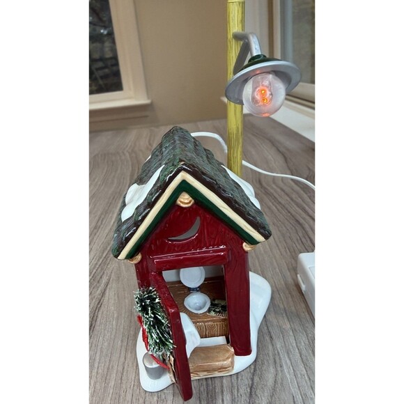 DEPARTMENT 56 BACKWOODS OUTHOUSE 56.55036 - Picture 2 of 14